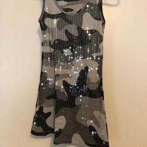 Black camo tank top